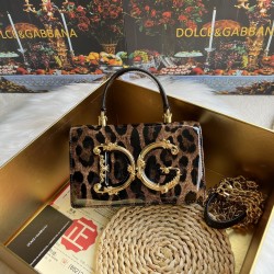 600 【Dolce Gabbana】❤️New.Model number: 9111 patent leather leopard print original ➰Delicate handmade, imported cowhide bag body with pure handmade oil edge on top, embellished with DG double electroplating sign fashion trend, front flip cover adopts hidde