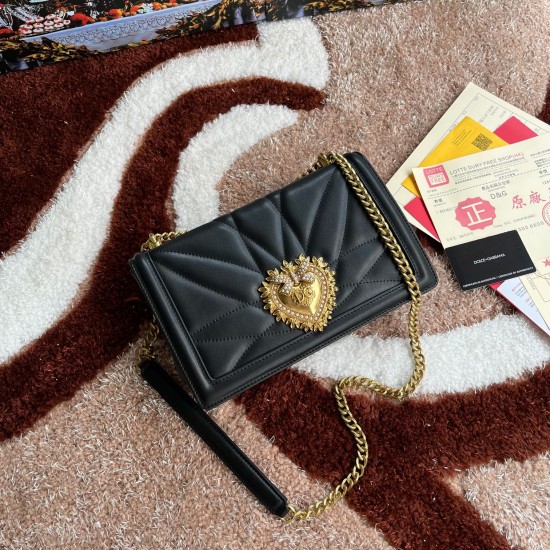 600 [Dolce Gabbana] Top original list ➰Delicious handmade Imported cowhide leather with original hardware bag body with pure handmade oil on top of the top of many celebrities' favorites. Crossbody can be purchased overseas for special products with a sty
