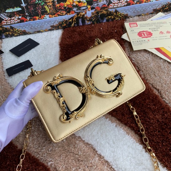 600 【Dolce Gabbana】Top original list ➰Delicate handmade series crossbody bags, imported raw materials, front embellishment, resin bottom plated true gold DG logo, front flip cover adopts hidden magnetic buckle opening and closing, fixed electroplated ruth 600 【Dolce Gabbana】Top original list ➰Delicate handmade series crossbody bags, imported raw materials, front embellishment, resin bottom plated true gold DG logo, front flip cover adopts hidden magnetic buckle opening and closing, fixed electroplated ruth