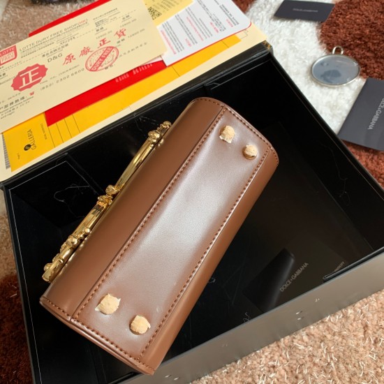 630 [Dolce Gabbana] Model number: 5180# Original order ➰Delicious handmade Imported cowhide with original hardware bag body with pure handmade oil on top of the top of many celebrities' favorites, crossbody, special products for overseas purchasing agents