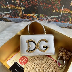 570 【Dolce Gabbana】❤️New.Model number: 9111 original list ➰Delicate and handmade, imported cowhide bag body with pure handmade oil edges on the top, embellished with DG double electroplating sign fashion trend, front flip cover adopts hidden magnetic buck