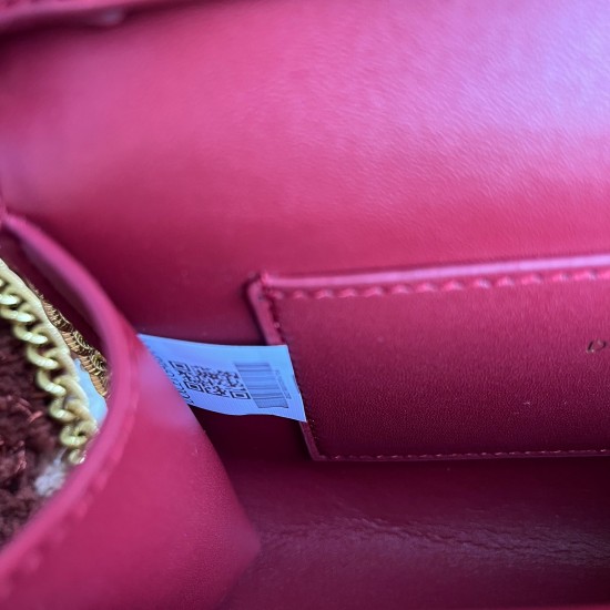 530 original DolceGabbana overseas purchasing special product model number 5512,️Double crossbody clutch bag is mainly simple and fashionable, using imported cowhide raw materials. Butterfly gold-plated DG logo inlaid pearl front flip with hidden magnetic 530 original DolceGabbana overseas purchasing special product model number 5512,️Double crossbody clutch bag is mainly simple and fashionable, using imported cowhide raw materials. Butterfly gold-plated DG logo inlaid pearl front flip with hidden magnetic