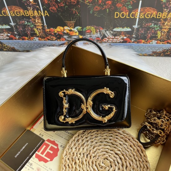 550 【Dolce Gabbana】❤️New.Model number: 9111 patent leather original ➰Delicate and handmade, imported cowhide bag body with pure handmade oil edge on top, embellished with DG double electroplating sign fashion trend, front flip cover adopts hidden magnetic 550 【Dolce Gabbana】❤️New.Model number: 9111 patent leather original ➰Delicate and handmade, imported cowhide bag body with pure handmade oil edge on top, embellished with DG double electroplating sign fashion trend, front flip cover adopts hidden magnetic