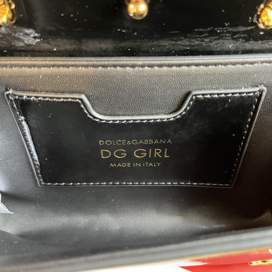 550 【Dolce Gabbana】❤️New.Model number: 9111 patent leather original ➰Delicate and handmade, imported cowhide bag body with pure handmade oil edge on top, embellished with DG double electroplating sign fashion trend, front flip cover adopts hidden magnetic 550 【Dolce Gabbana】❤️New.Model number: 9111 patent leather original ➰Delicate and handmade, imported cowhide bag body with pure handmade oil edge on top, embellished with DG double electroplating sign fashion trend, front flip cover adopts hidden magnetic