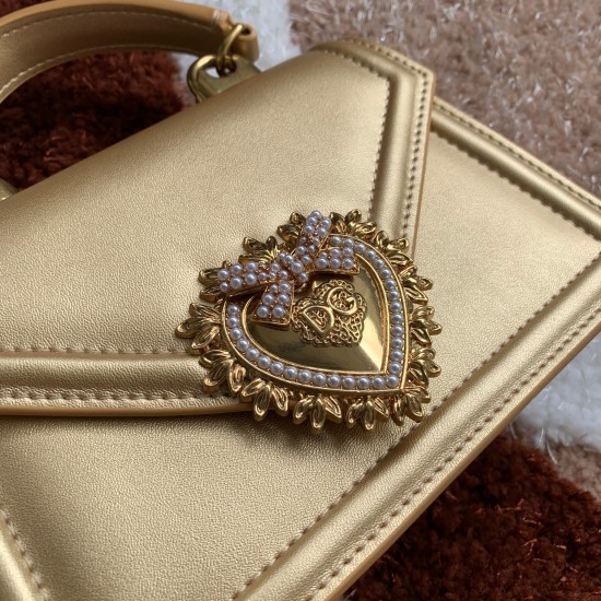 530 [Dolce Gabbana] Chain hand-held crossbody bag model number: 6613 original list ➰Delicious handmade Imported cowhide leather with original hardware bag body with pure handmade oil on top of the top of many celebrities' favorites. Crossbody can be purch