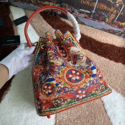 510 [Dolce Gabbana] Classic bucket bag, crossbody, special products for overseas purchasing, new bag style and aura, any combination can be used as long as there is a fashionable heart, you can keep it clearly when and where DG will always show you infini