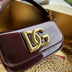 530 【Dolce Gabbana】New model number: 9113 original sheet ➰Delicate handmade, single shoulder crossbody, dual purpose, imported raw materials, real gold-plated DG logo on the bottom, the flip cover is hidden magnetic buckle, removable electroplated rutheni