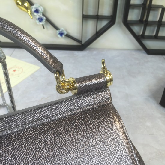 410 small high-end product [Dolce Gabbana] crossbody women's bag ➰Delicate handmade classic style solid color versatile. Favorite of many celebrities. Crossbody can be matched with mirrors. Special products for overseas purchasing agents!Imported palm-pri