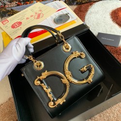 630 [Dolce Gabbana] Model number: 5180# Original order ➰Delicious handmade Imported cowhide with original hardware bag body with pure handmade oil on top of the top of many celebrities' favorites, crossbody, special products for overseas purchasing agents