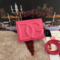 530 [Dolce Gabbana] Model number: 5515 Top original list ➰Delicious handmade, imported cowhide bag body with pure handmade oil edges on top, embellished with standing effect quilted DG log Fashion trend, favorite of many celebrities, crossbody, overseas p