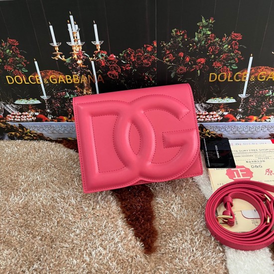 530 [Dolce Gabbana] Model number: 5515 Top original list ➰Delicious handmade, imported cowhide bag body with pure handmade oil edges on top, embellished with standing effect quilted DG log Fashion trend, favorite of many celebrities, crossbody, overseas p