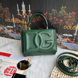 570 [Dolce Gabbana] Model number: 9112 Original order ➰Delicate handmade, imported cowhide bag body with pure handmade oil edges on top, embellished with standing effect quilted DG log Fashion trend, favorite of many celebrities, crossbody, overseas purch