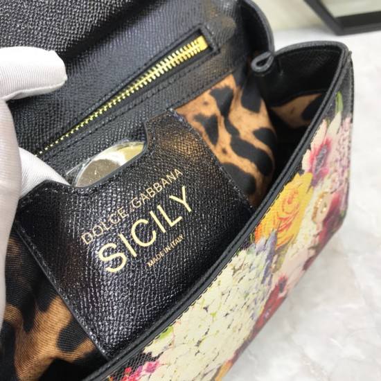 480 [Dolce Gabbana] Crossbody, mirror, special products for overseas purchasing, new bag style and aura, any combination can be as long as there is a fashionable heart, you can keep it clearly, when and where DG will always show you infinite surprises Lux