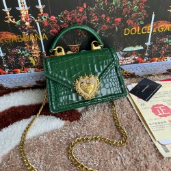 550 [Dolce Gabbana] Chain hand-held crossbody bag model number: 6613 crocodile pattern Original list ➰Delicious handmade Imported cowhide with original hardware bag body top pure handmade oil edges The favorite of many celebrities is Crossbody, Special pr