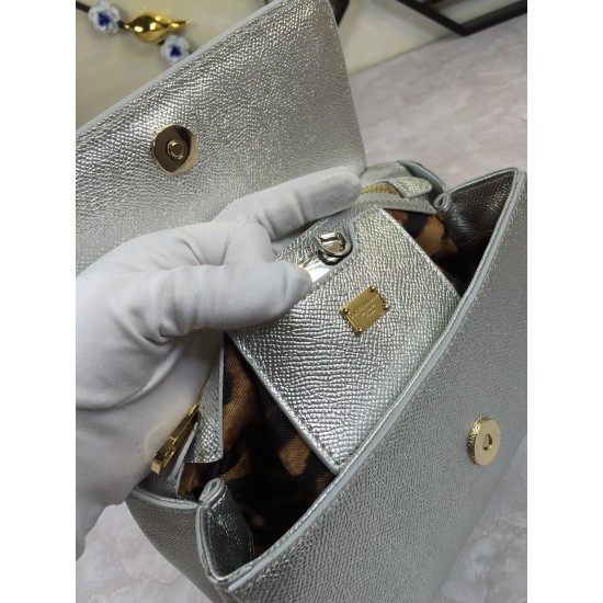 410 small high-end product [Dolce Gabbana] crossbody women's bag ➰Delicate handmade classic style solid color versatile. Favorite of many celebrities. Crossbody can be matched with mirrors. Special products for overseas purchasing agents!Imported palm-pri