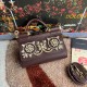 P550 model number: 4133 palm print high-end product [Dolce Gabbana] Another platinum bag in the fashion industry ➰Delicate handmade classic model solid color versatile. Favorite of many celebrities. Crossbody can be used with mirrors. Special products for