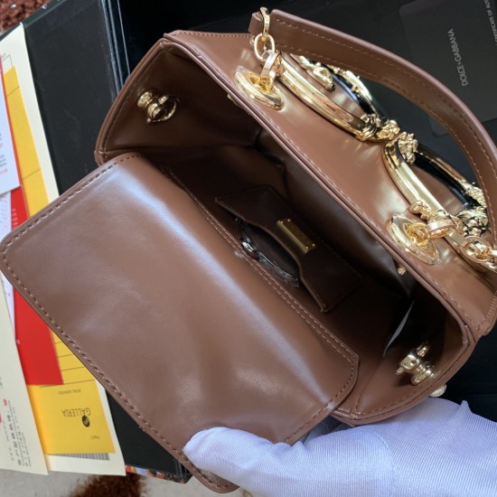 630 [Dolce Gabbana] Model number: 5180# Original order ➰Delicious handmade Imported cowhide with original hardware bag body with pure handmade oil on top of the top of many celebrities' favorites, crossbody, special products for overseas purchasing agents