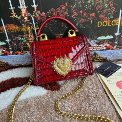550 [Dolce Gabbana] Chain hand-held crossbody bag model number: 6613 crocodile pattern Original list ➰Delicious handmade Imported cowhide with original hardware bag body top pure handmade oil edges The favorite of many celebrities is Crossbody, Special pr