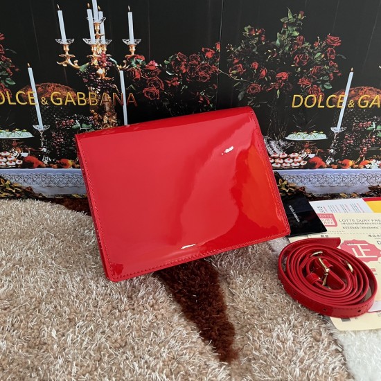 530 [Dolce Gabbana] Model number: 5515 Top original list ➰Delicious handmade, imported cowhide bag body with pure handmade oil edges on top, embellished with standing effect quilted DG log Fashion trend, favorite of many celebrities, crossbody, overseas p