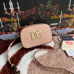 530【Dolce Gabbana】Model number: 3320 Original ➰Semantic delicate handmade imported cowhide, front DG logo, pure handmade oil on the top of the bag, favorite of many celebrities, overseas purchasing special products, fashionable and aura, new bag style, an