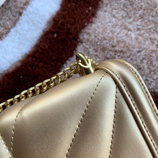 600 [Dolce Gabbana] Top original list ➰Delicious handmade Imported cowhide leather with original hardware bag body with pure handmade oil on top of the top of many celebrities' favorites. Crossbody can be purchased overseas for special products with a sty
