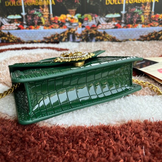 550 [Dolce Gabbana] Chain hand-held crossbody bag model number: 6613 crocodile pattern Original list ➰Delicious handmade Imported cowhide with original hardware bag body top pure handmade oil edges The favorite of many celebrities is Crossbody, Special pr