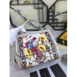 480 [Dolce Gabbana] The same crossbody bag as a celebrity, crossbody, mirror, overseas purchasing special products, fashionable and aura, brand new bag style, any combination can be as long as there is a fashionable heart, you can keep it clearly, when an