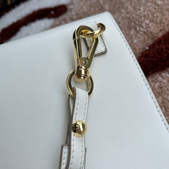 600 [Dolce Gabbana] Model number: 5188 original list ➰Semantic delicate handmade imported cowhide, front DG logo, pure handmade oil on the top of the bag, favorite of many celebrities, overseas purchasing special products, style and aura, new bag style, a