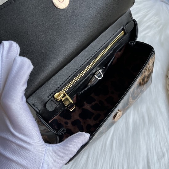 500 [Dolce Gabbana] model number: 2112 patent leather leopard print, perfect bag shape, customized vacuum high electroplated hardware, versatile bag type, portable crossbody is suitable for any occasion, gorgeous enough to amazing four seats, every presen