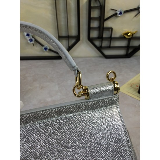 410 small high-end product [Dolce Gabbana] crossbody women's bag ➰Delicate handmade classic style solid color versatile. Favorite of many celebrities. Crossbody can be matched with mirrors. Special products for overseas purchasing agents!Imported palm-pri