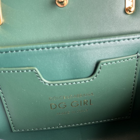 570 【Dolce Gabbana】❤️New.Model number: 9111 original list ➰Delicate and handmade, imported cowhide bag body with pure handmade oil edges on the top, embellished with DG double electroplating sign fashion trend, front flip cover adopts hidden magnetic buck 570 【Dolce Gabbana】❤️New.Model number: 9111 original list ➰Delicate and handmade, imported cowhide bag body with pure handmade oil edges on the top, embellished with DG double electroplating sign fashion trend, front flip cover adopts hidden magnetic buck