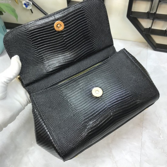 470 Small [Dolce Gabbana] Colorful Diamond Lizard Pattern Crossbody Bag Original Single Perfect Bag Shape Imported Top-Level Lizard Pattern Cowhide, Customized Vacuum High Electroplating Hardware All-match Bag Shape Hand-Off Crossbody is suitable for any 