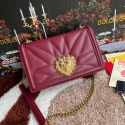 600 [Dolce Gabbana] Top original list ➰Delicious handmade Imported cowhide leather with original hardware bag body with pure handmade oil on top of the top of many celebrities' favorites. Crossbody can be purchased overseas for special products with a sty