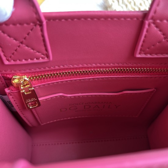 520 【Dolce Gabbana】New.Model number: 5527 Original DG Logo Bag Mini Tote Bag➰Deliciously handmade, imported cowhide bag body with pure handmade oil edges on top, the favorite of many celebrities, overseas purchasing special products, style and aura, as lo 520 【Dolce Gabbana】New.Model number: 5527 Original DG Logo Bag Mini Tote Bag➰Deliciously handmade, imported cowhide bag body with pure handmade oil edges on top, the favorite of many celebrities, overseas purchasing special products, style and aura, as lo