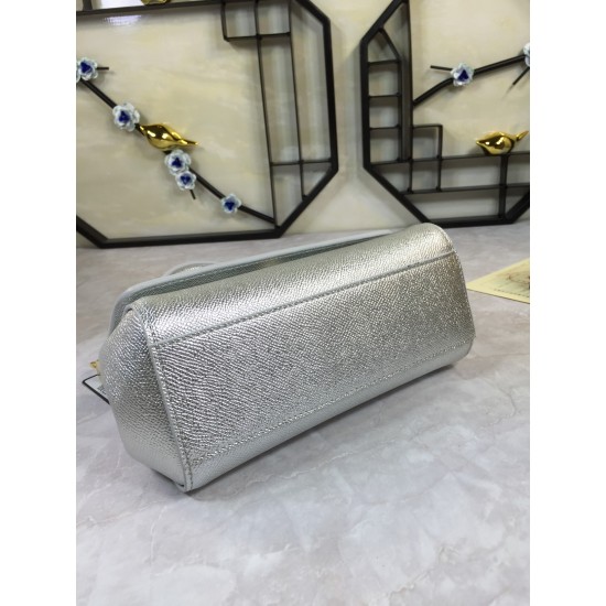 410 small high-end product [Dolce Gabbana] crossbody women's bag ➰Delicate handmade classic style solid color versatile. Favorite of many celebrities. Crossbody can be matched with mirrors. Special products for overseas purchasing agents!Imported palm-pri