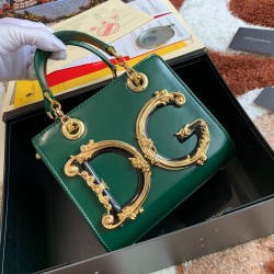 630 [Dolce Gabbana] Model number: 5180# Original order ➰Delicious handmade Imported cowhide with original hardware bag body with pure handmade oil on top of the top of many celebrities' favorites, crossbody, special products for overseas purchasing agents