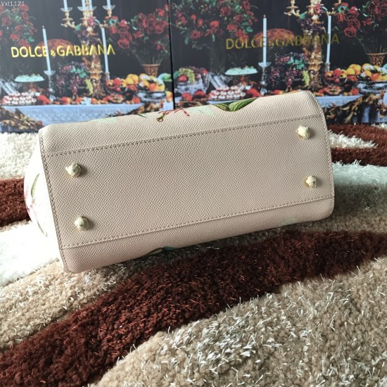 480 [Dolce Gabbana] The same crossbody bag as a celebrity, crossbody, mirror, overseas purchasing special products, fashionable and aura, brand new bag style, any combination can be as long as there is a fashionable heart, you can keep it clearly, when an