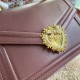550 [Dolce Gabbana] Model number: 4158 Original single crossbody women's bag ➰Delicious handmade Imported cowhide with original hardware bag body with pure handmade oil on top of the top of many celebrities' favorites. Crossbody can be purchased overseas 