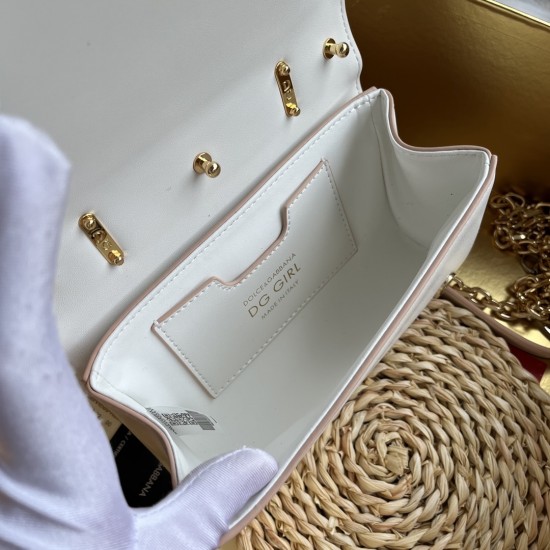 570 【Dolce Gabbana】❤️New.Model number: 9111 original list ➰Delicate and handmade, imported cowhide bag body with pure handmade oil edges on the top, embellished with DG double electroplating sign fashion trend, front flip cover adopts hidden magnetic buck 570 【Dolce Gabbana】❤️New.Model number: 9111 original list ➰Delicate and handmade, imported cowhide bag body with pure handmade oil edges on the top, embellished with DG double electroplating sign fashion trend, front flip cover adopts hidden magnetic buck