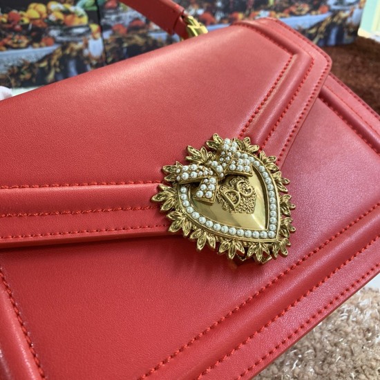 550 [Dolce Gabbana] Model number: 4158 Original single crossbody women's bag ➰Delicious handmade imported cowhide with original hardware bag body with pure handmade oil on top of the top of many celebrities' favorites. Crossbody can be purchased overseas 