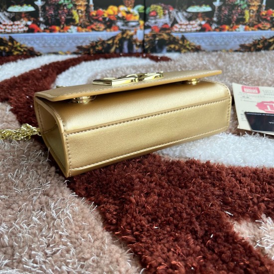 500 [Dolce Gabbana] Model number: 5183 Original order ➰Delicate handmade Imported cowhide with original hardware bag body with pure handmade oil on top of the top of many celebrities' favorites, crossbody, special products for overseas purchasing agents, 