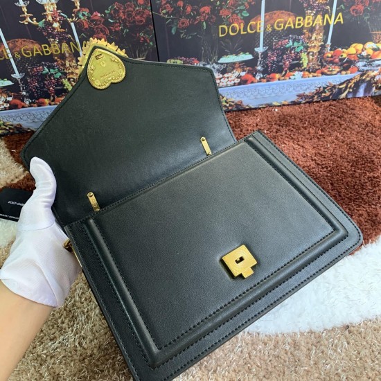 550 [Dolce Gabbana] Model number: 4158 Original single crossbody women's bag ➰Delicious handmade Imported cowhide with original hardware bag body with pure handmade oil on top of the top of many celebrities' favorites. Crossbody can be purchased overseas 