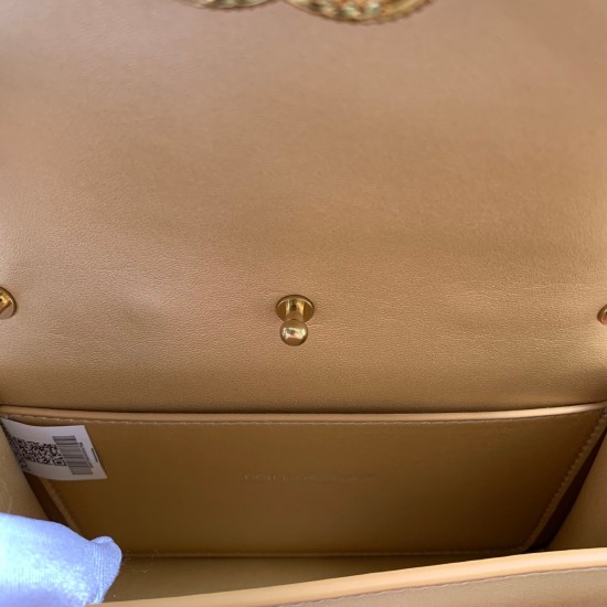 530 [Dolce Gabbana] Chain hand-held crossbody bag model number: 6613 original list ➰Delicious handmade Imported cowhide leather with original hardware bag body with pure handmade oil on top of the top of many celebrities' favorites. Crossbody can be purch