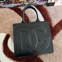560 [Dolce Gabbana] Model number: 3555 Top original list Tote bag➰Delicious handmade, imported cowhide bag body with pure handmade oil edges on top, the favorite of many celebrities, overseas purchasing special products, style and aura, as long as you hav