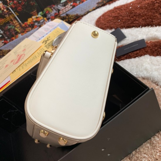 630 [Dolce Gabbana] Model number: 5180# Original order ➰Delicious handmade Imported cowhide with original hardware bag body with pure handmade oil on top of the top of many celebrities' favorites, crossbody, special products for overseas purchasing agents