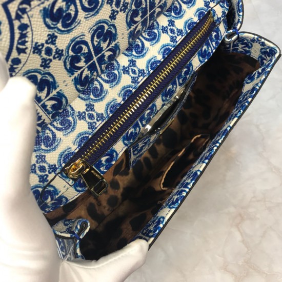 480 [Dolce Gabbana] Crossbody, mirror, special products for overseas purchasing, new bag style and aura, any combination can be as long as there is a fashionable heart, you can keep it clearly, when and where DG will always show you infinite surprises Lux