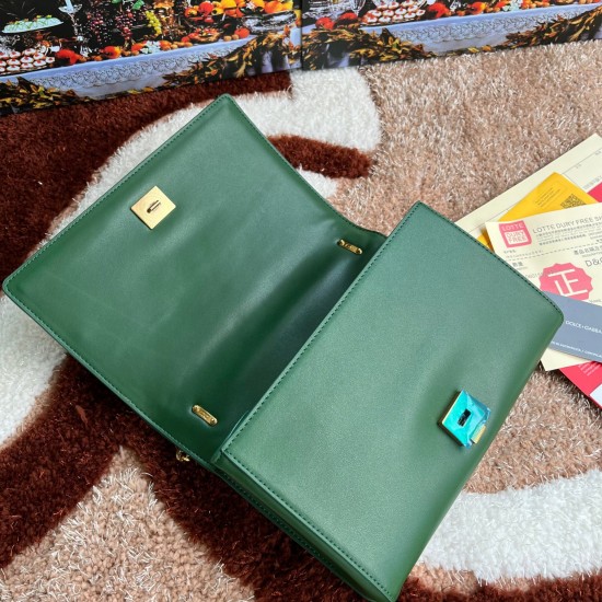 600 [Dolce Gabbana] Top original list ➰Delicious handmade Imported cowhide leather with original hardware bag body with pure handmade oil on top of the top of many celebrities' favorites. Crossbody can be purchased overseas for special products with a sty