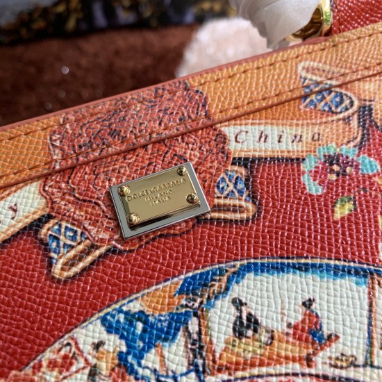 480 [Dolce Gabbana] The same crossbody bag as a celebrity, crossbody, mirror, overseas purchasing special products, fashionable and aura, brand new bag style, any combination can be as long as there is a fashionable heart, you can keep it clearly, when an