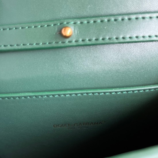 550 [Dolce Gabbana] Chain hand-held crossbody bag model number: 6613 crocodile pattern Original list ➰Delicious handmade Imported cowhide with original hardware bag body top pure handmade oil edges The favorite of many celebrities is Crossbody, Special pr