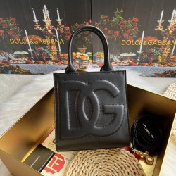 520 【Dolce Gabbana】New.Model number: 5527 Original DG Logo Bag Mini Tote Bag➰Deliciously handmade, imported cowhide bag body with pure handmade oil edges on top, the favorite of many celebrities, overseas purchasing special products, style and aura, as lo